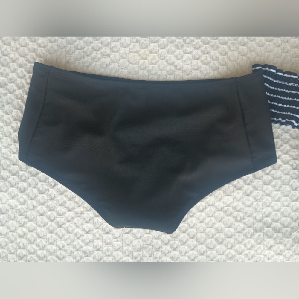 Bathing Suit - Picture 5 of 7